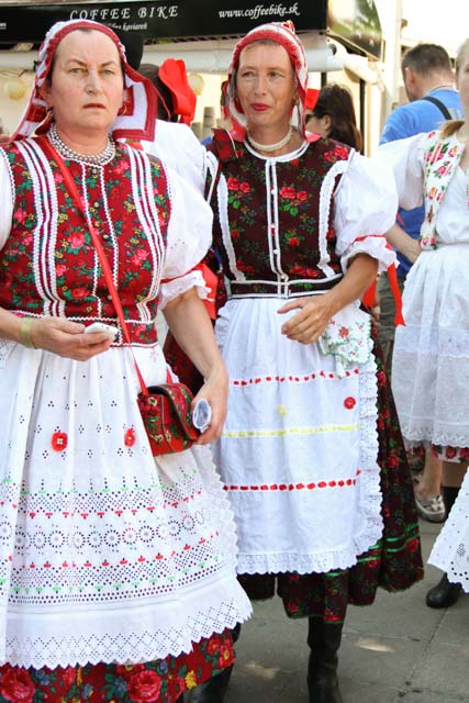 Heľpa Folk Festival: beautiful beautiful textiles - Almost Bananas